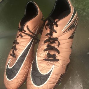 Men's soccer cleats